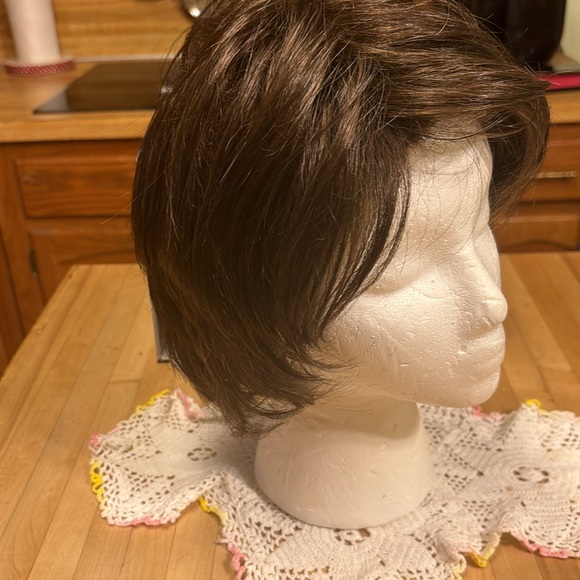 Beautiful wig TLC - Picture 2 of 9